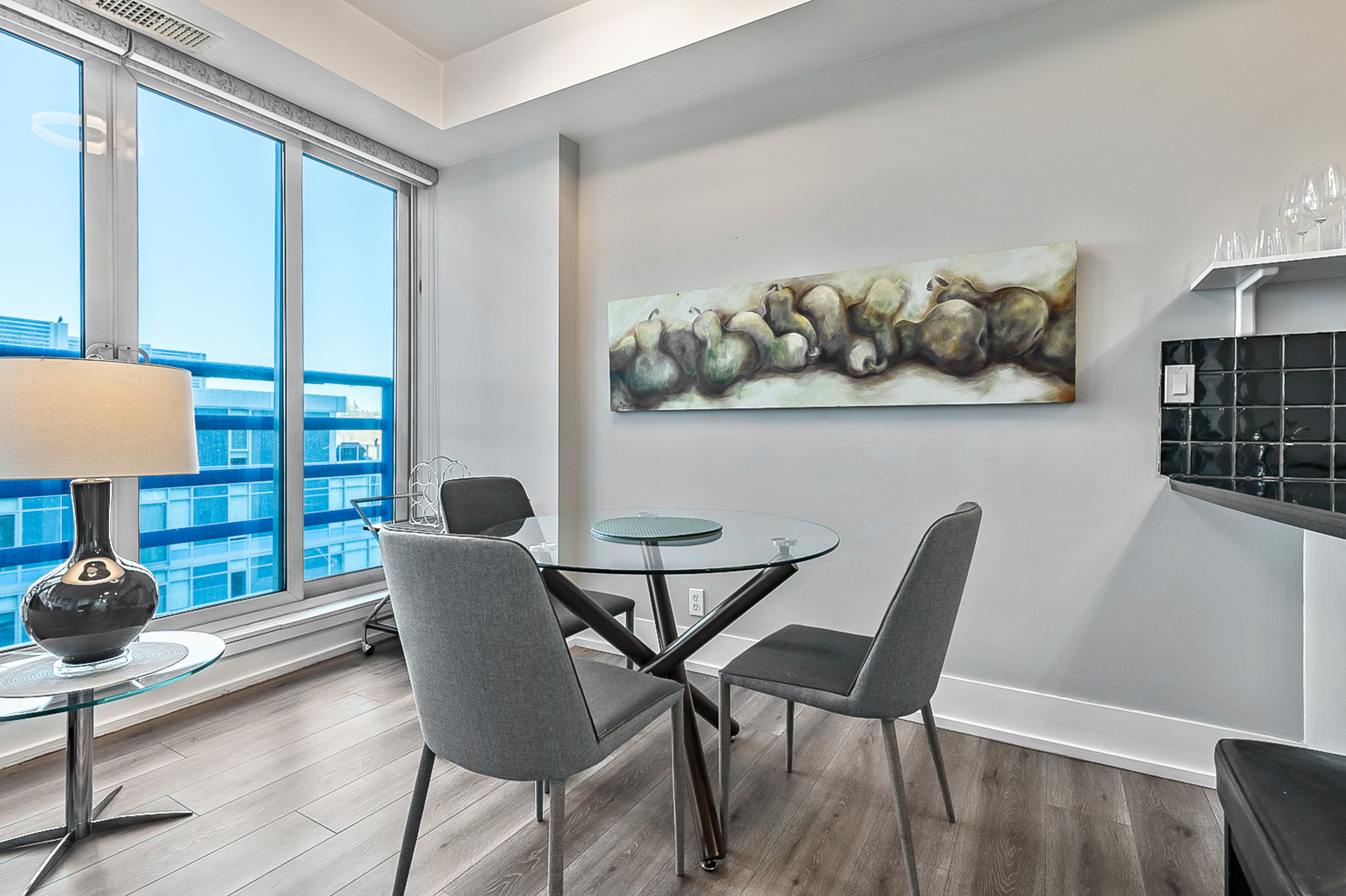 1 Bedroom Apartment for Rent in Downtown Calgary Fully Furnished