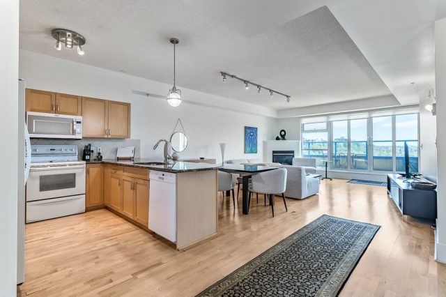 Luxury Short-Term Furnished Suite