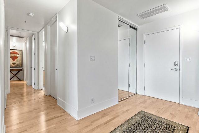 Downtown Calgary Executive Apartment