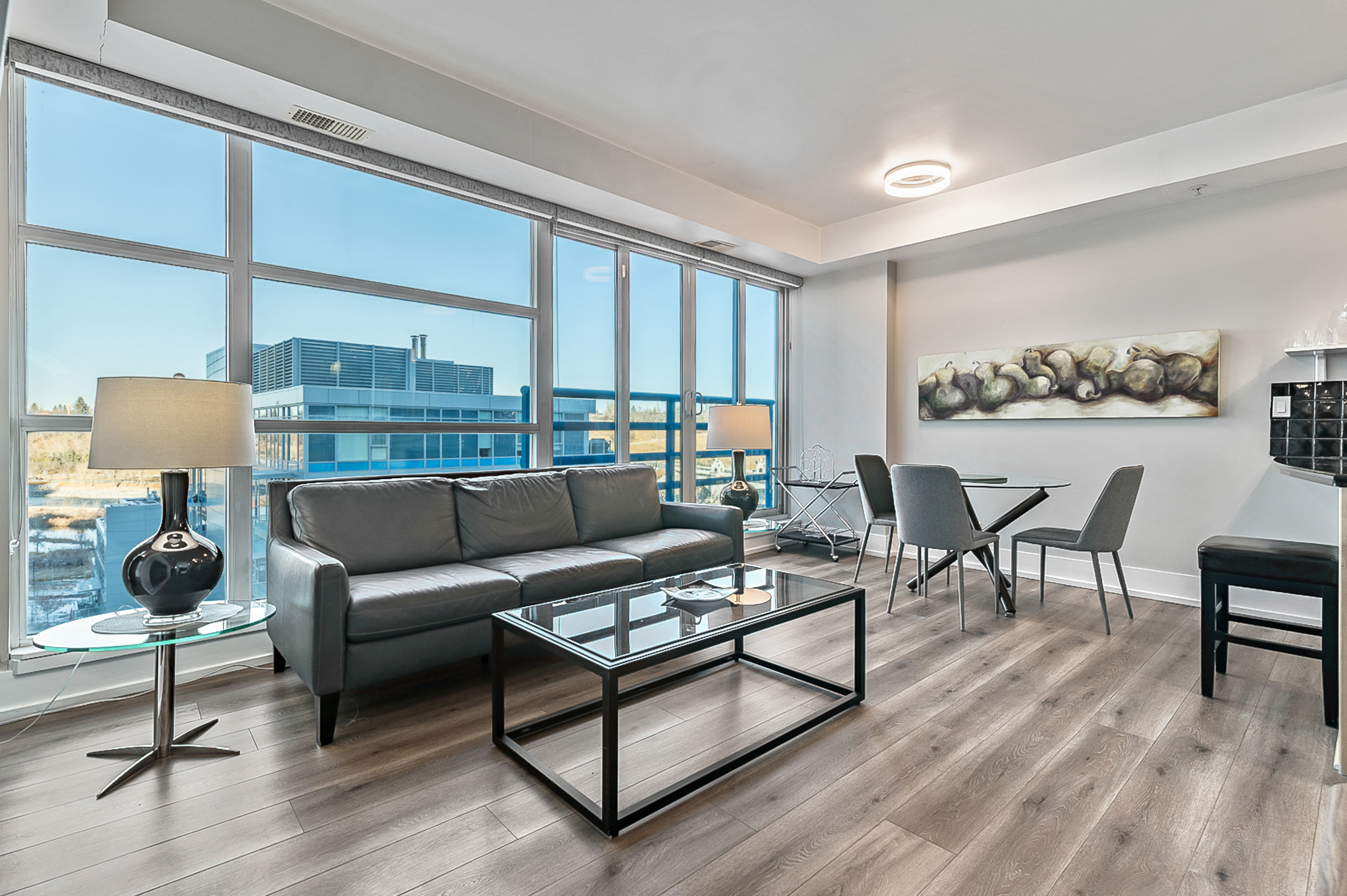 1 Bedroom Apartment for Rent in Downtown Calgary Fully Furnished