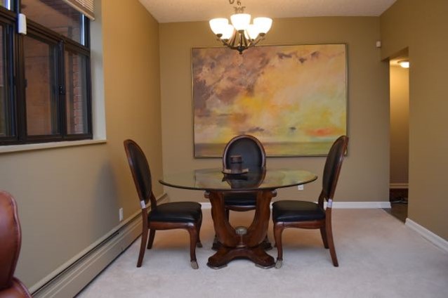 Short Term Rental with Dining Room